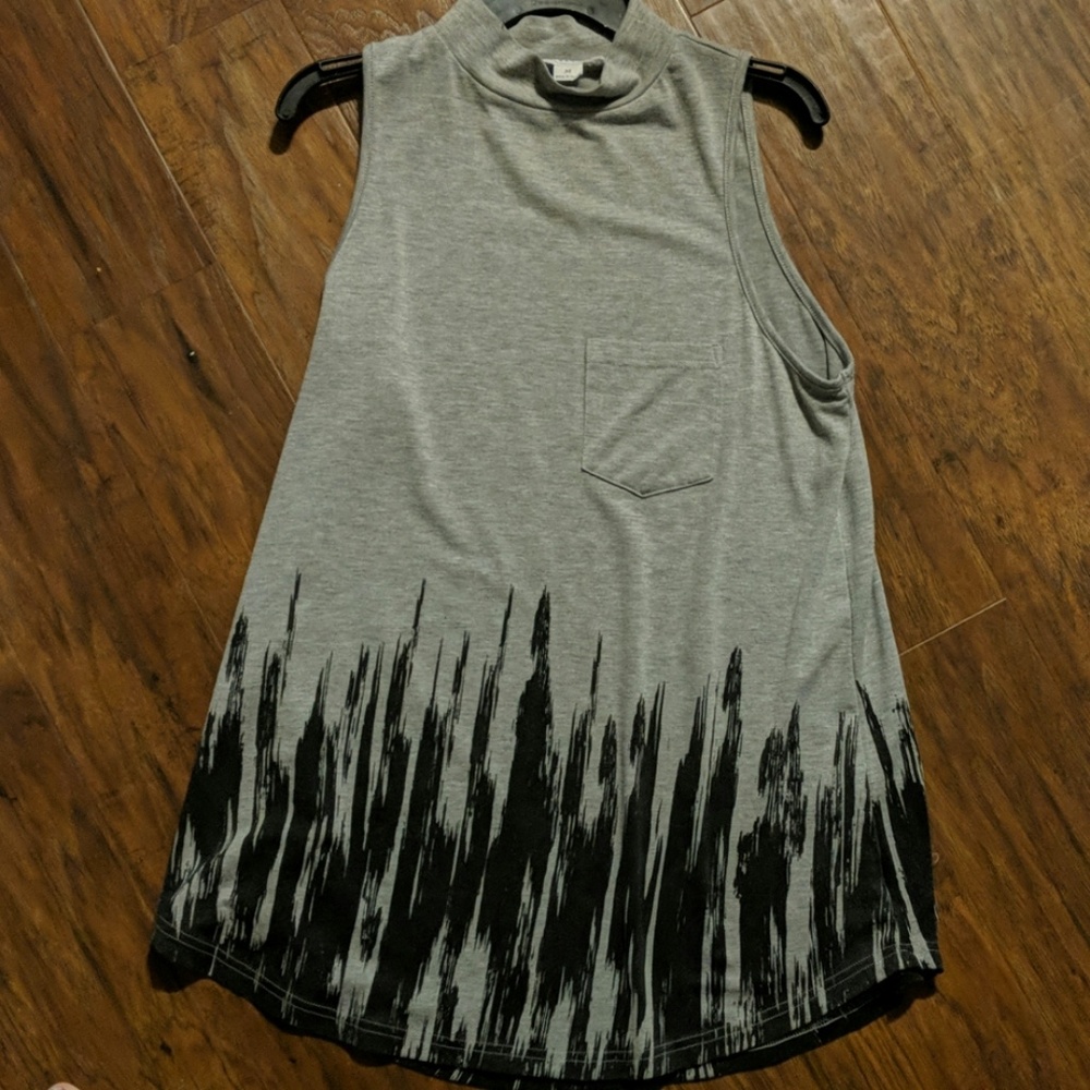 Sleeveless shirt